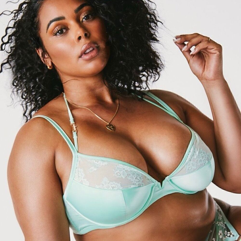 Savage X Fenty Straight up Lace Plunge Bra mint hint green size 38DDD